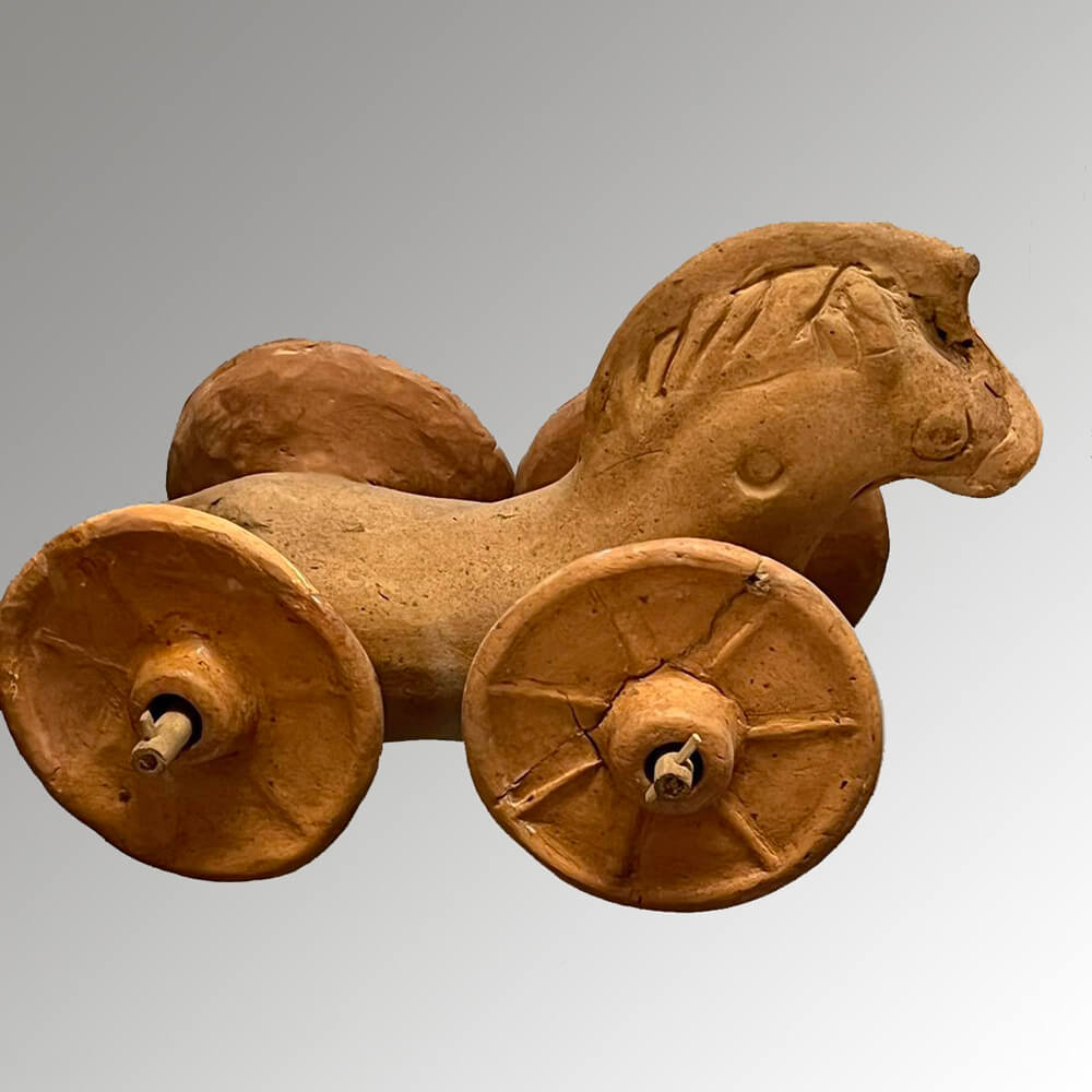 Глинената фигурка на кон е служила за детска играчка